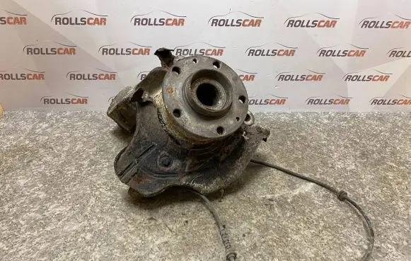 Front wheel hub spindle knuckle