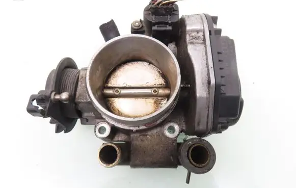 Volkswagen PASSAT B5 Throttle body valve 058133063H