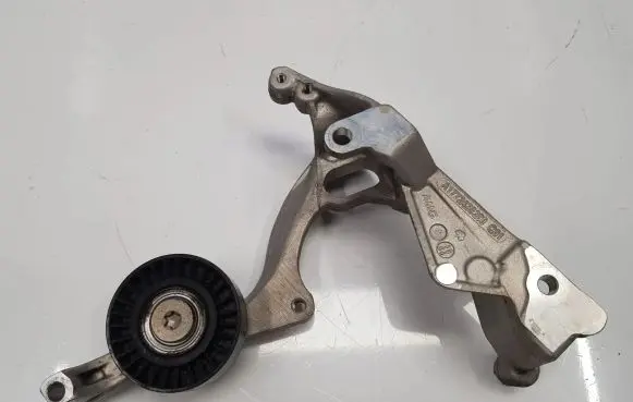 Mercedes-Benz C W205 Engine mount bracket