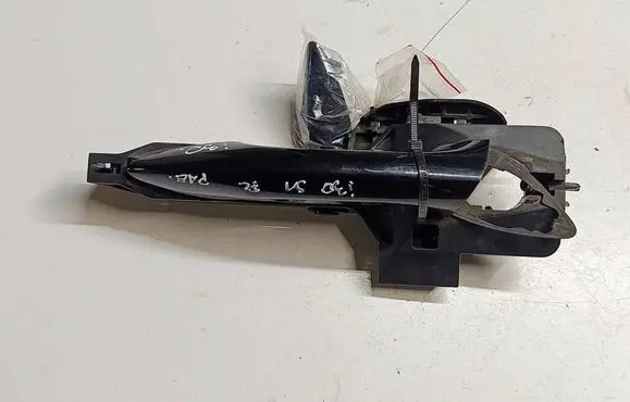 Hyundai i30 Front door interior handle 9151003100