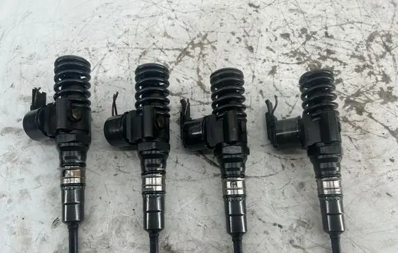 Audi A4 S4 B8 8K Fuel injectors set 0414720404 03G130073G