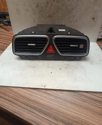 Volkswagen Scirocco Dash center air vent grill 1Q0819735C 1Q0819728H