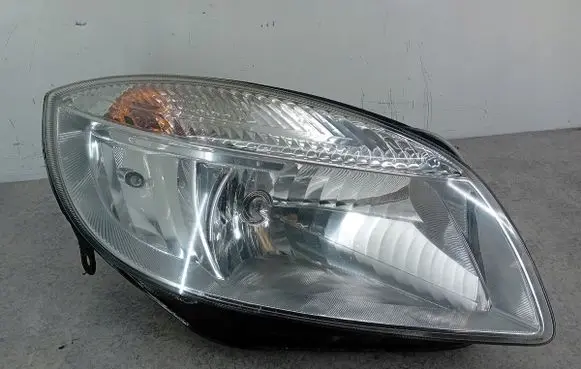 Skoda Fabia Mk2 (5J) Headlight/headlamp 