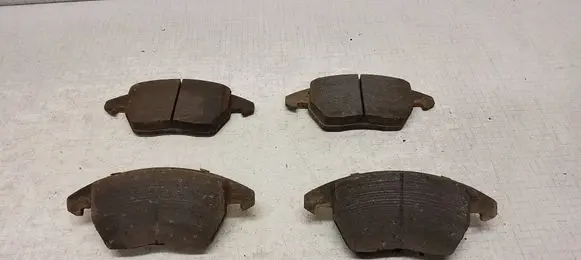 Volkswagen Caddy Brake pads (front) 