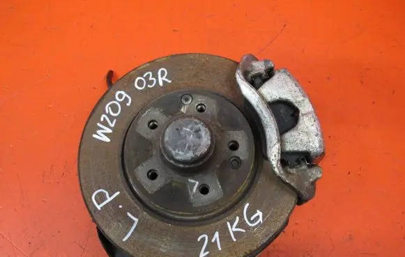 Mercedes-Benz CLK A209 C209 Front wheel hub 