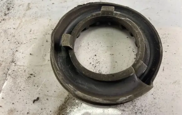 Volvo V40 Rear coil spring rubber mount Av615599dd