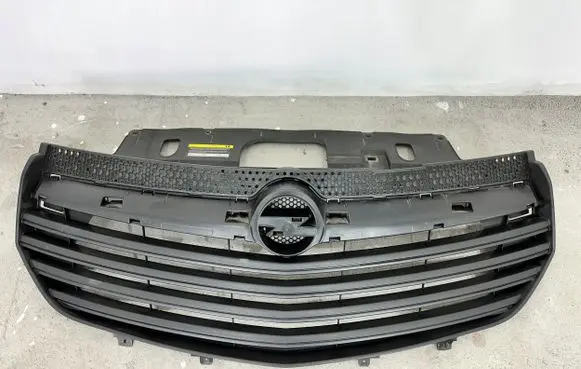Opel Vivaro Front bumper upper radiator grill 623104066R