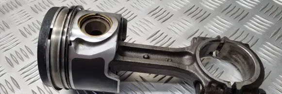 KIA Carnival Piston with connecting rod