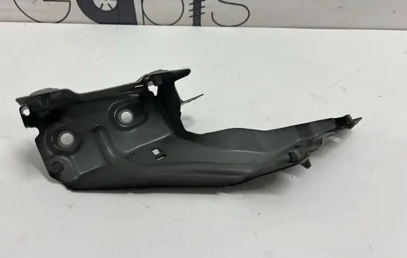 Audi Q5 SQ5 Fender mounting bracket 80A821136A