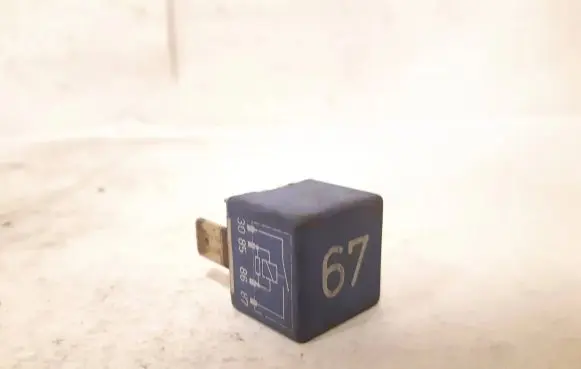 Volkswagen Golf III Other relay 857951253 899663