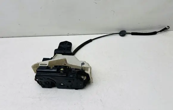 Volkswagen PASSAT B5.5 Front door lock 3B1837015
