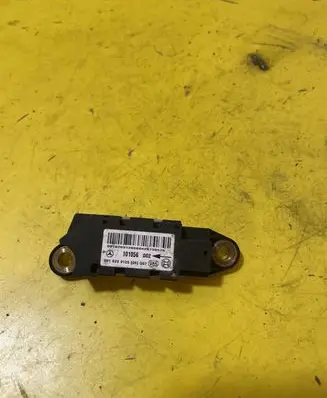 Mercedes-Benz E W211 Airbag deployment crash/impact sensor 0018209126
