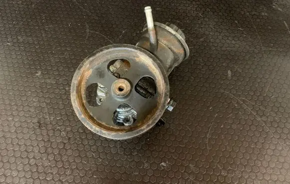Toyota Corolla Verso AR10 Power steering pump 12180