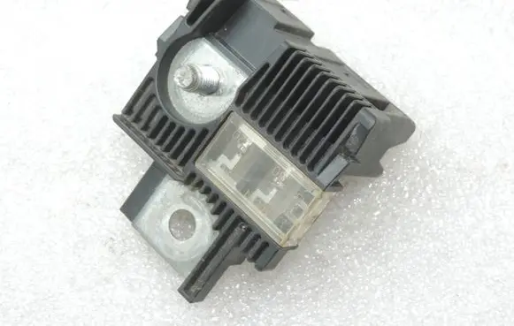 Toyota Yaris Battery relay fuse 8262052070