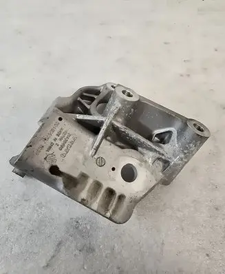 Volvo XC60 Engine mounting bracket 31430490