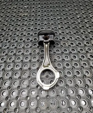 Mercedes-Benz CLS C218 AMG Piston with connecting rod 