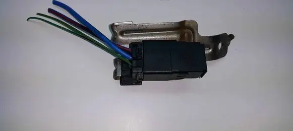 Nissan Almera Tino Other relay 252309F905