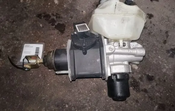 Mercedes-Benz E W211 Master brake cylinder A0004300312