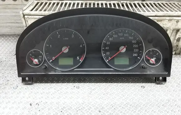 Ford Mondeo Mk III Speedometer (instrument cluster) 3S7T10849