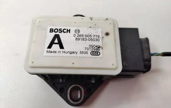 Toyota Avensis T270 ESP acceleration yaw rate sensor 0265005719