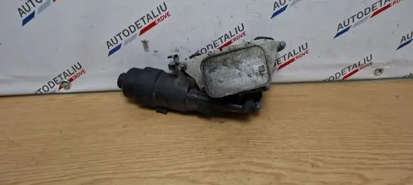 BMW 2 F46 Oil filter mounting bracket 8585238
