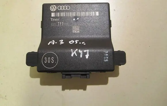 Audi A3 S3 A3 Sportback 8P Gateway control module 1K0907530G 1K0907951