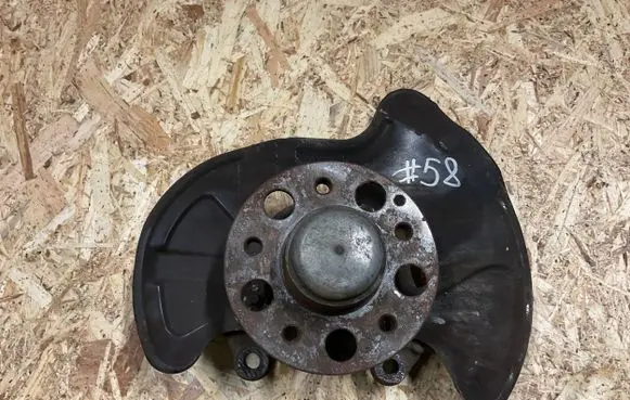 Mercedes-Benz C W203 Front wheel hub 