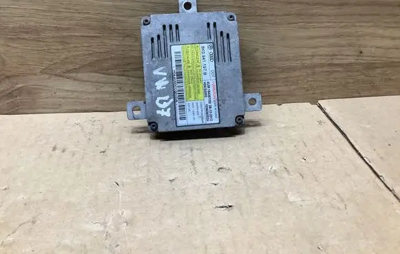 Volkswagen PASSAT B7 Headlight ballast module Xenon 8K0941597B