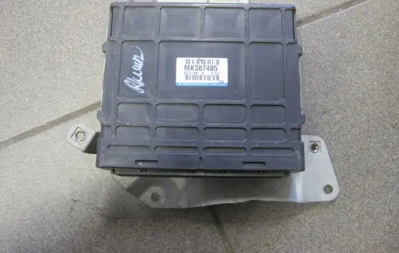 Mitsubishi Pajero Engine control unit/module ECU MK387485