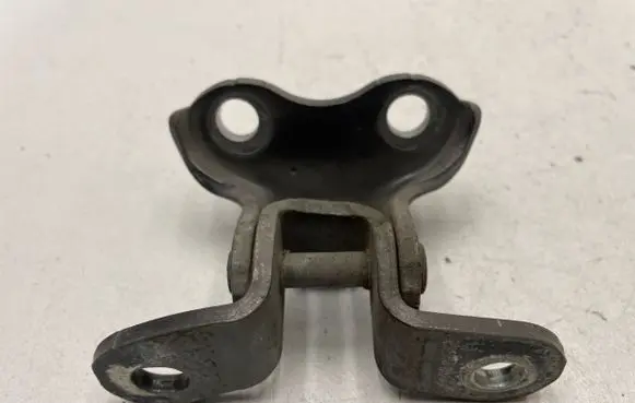Toyota Verso Front door lower hinge 