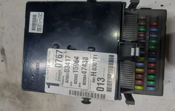 Renault Espace - Grand espace IV Fuse module 8200447438 8200315964 8200403417