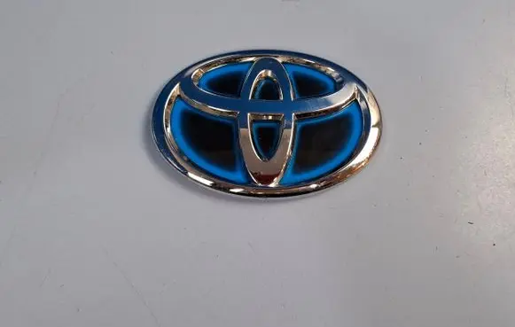 Toyota Yaris XP210 Manufacturer badge logo/emblem 753010D130