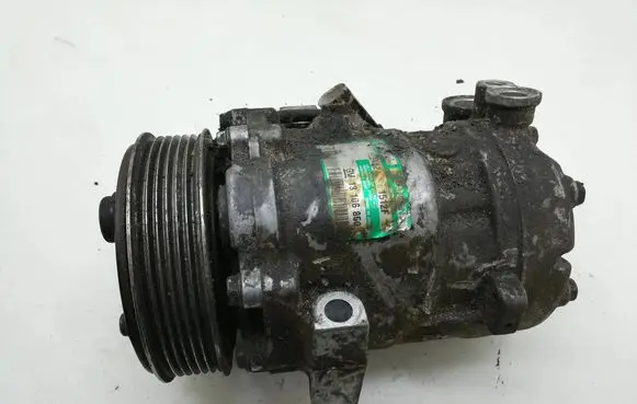 Suzuki Swift I Air conditioning (A/C) compressor (pump) 13106850