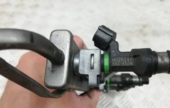 Renault Megane III Fuel injector H025241 5024506