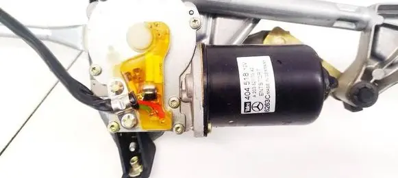 Mercedes-Benz C W203 Wiper motor A2038200342 404518