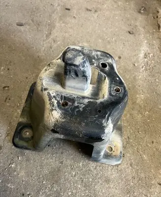 Opel Frontera B Spare wheel mounting bracket 