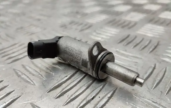 Audi A4 S4 B8 8K Camshaft vanos timing valve 06H103697A