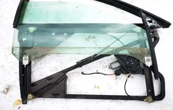 Audi A3 S3 8L Front door window/glass frame 