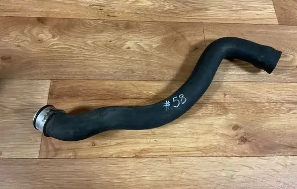 Mercedes-Benz C W203 Intercooler hose/pipe 323045