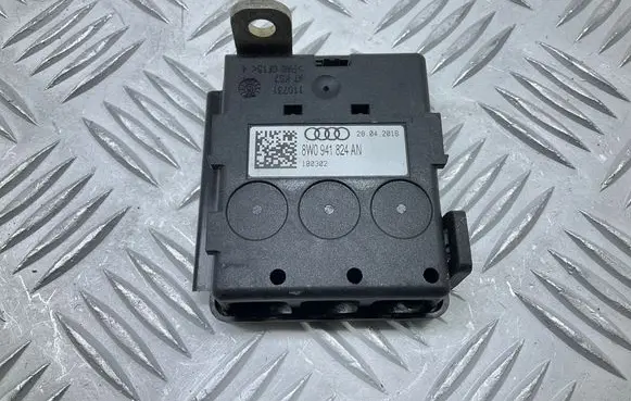 Audi A4 S4 B9 Voltage converter/converter module 8W0941824AN