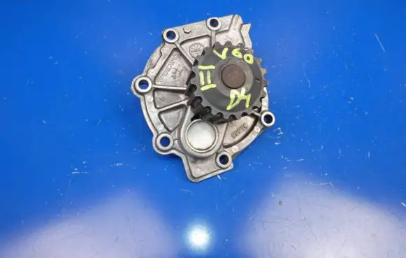 Volvo V60 Water pump 31368420 CZ18W265