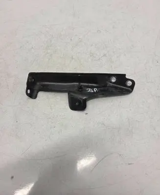 Nissan X-Trail T32 Fender mounting bracket 