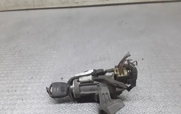 Toyota Corolla E120 E130 Ignition lock 45020024