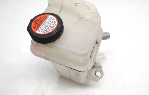 Toyota Auris E180 Coolant expansion tank/reservoir 240000 108kpa