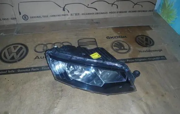 Skoda Octavia Mk3 (5E) Headlight/headlamp