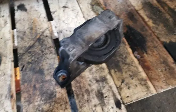 Ford Focus Engine mount bracket