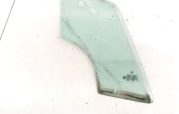 Mercedes-Benz A W168 Front door vent window glass four-door 