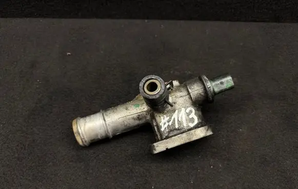 Volkswagen PASSAT B5 Engine coolant pipe/hose 038121133A