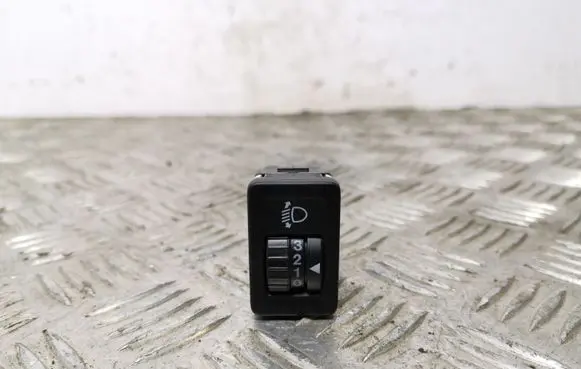 Suzuki SX4 S-Cross Headlight level height control switch
