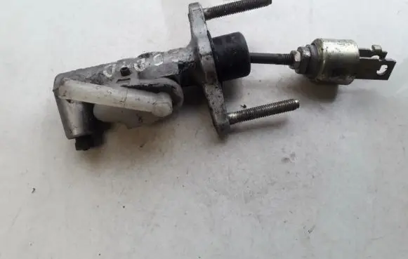 Toyota Previa (XR30, XR40) II Clutch master cylinder